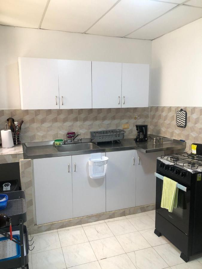 Habitaciones Independientes Cerca Al Aeropuerto 1 Cartagena Eksteriør billede