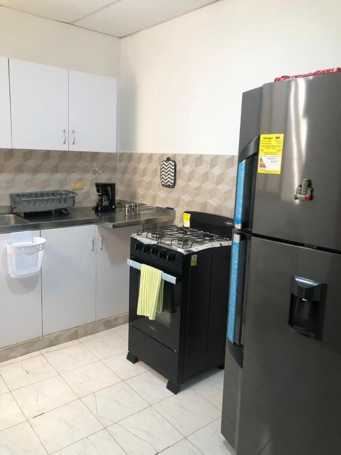 Habitaciones Independientes Cerca Al Aeropuerto 1 Cartagena Eksteriør billede